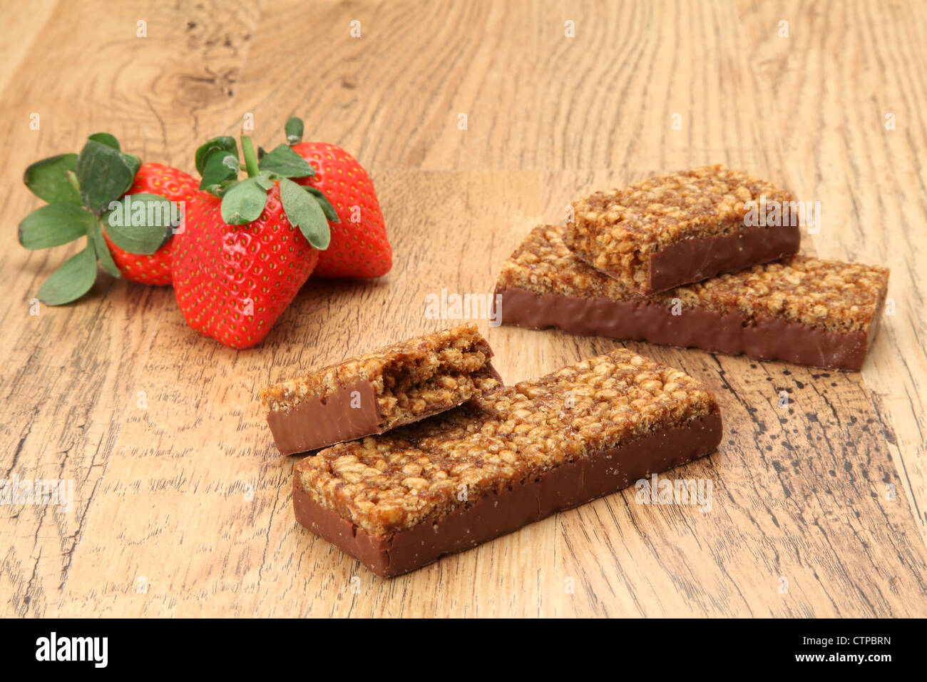 Cioccolato sani e cereali e barrette energetiche - studio shot Foto Stock