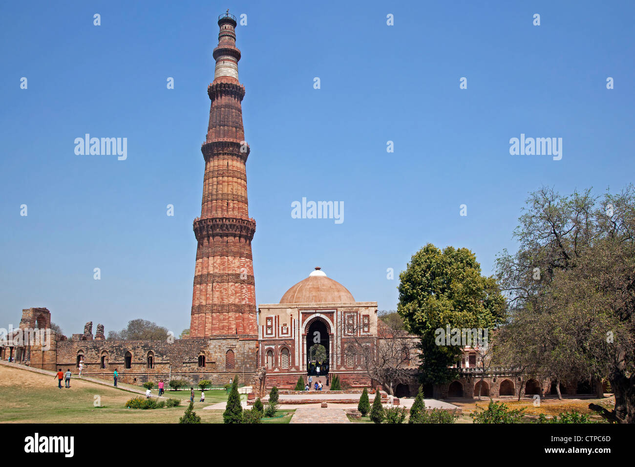 Qutub Minar / Qutb Minar, Sito Patrimonio Mondiale dell'UNESCO e più alto minareto di Delhi, India Foto Stock