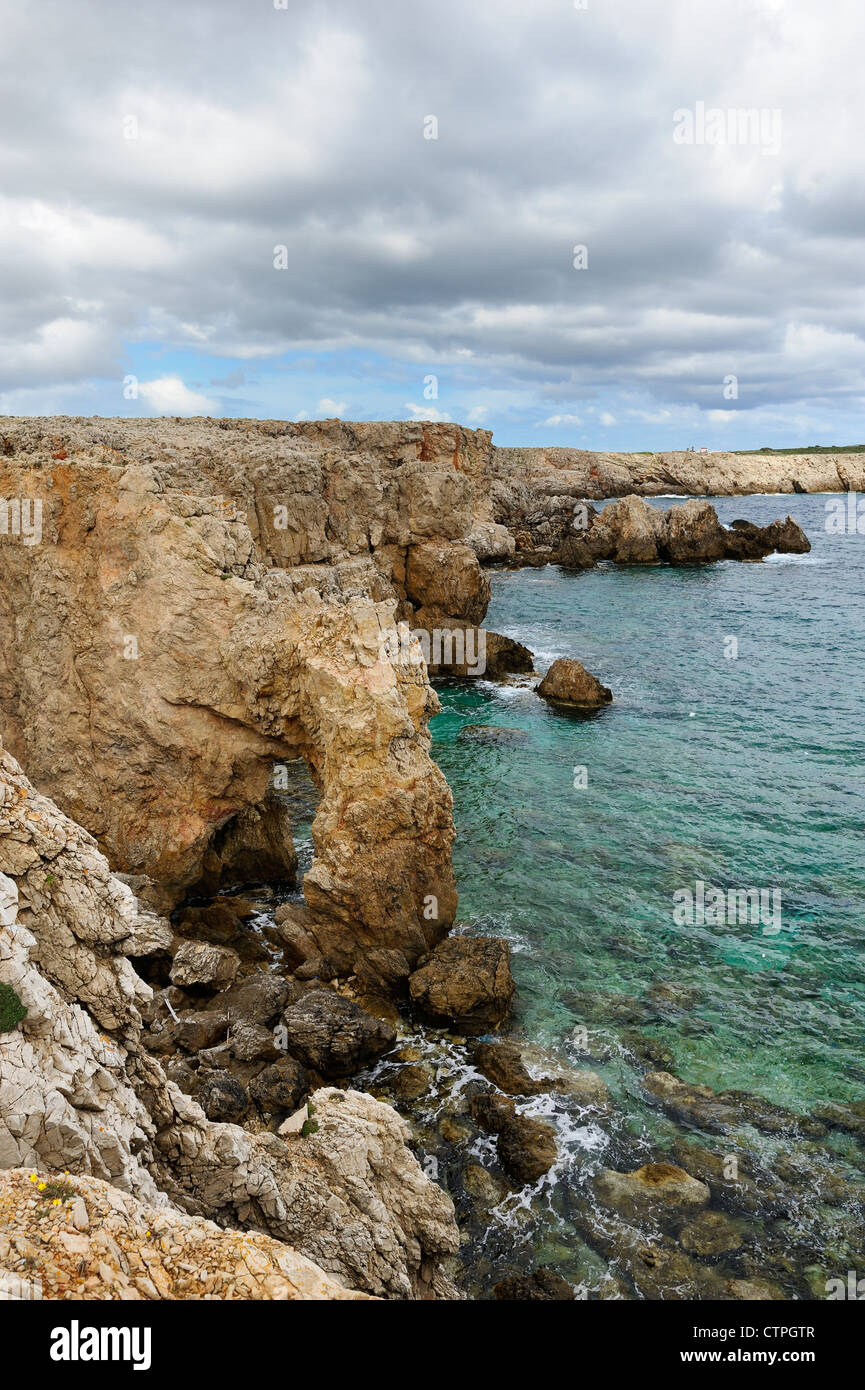 Minorca costa nord costa rocciosa isole baleari Spagna Foto Stock