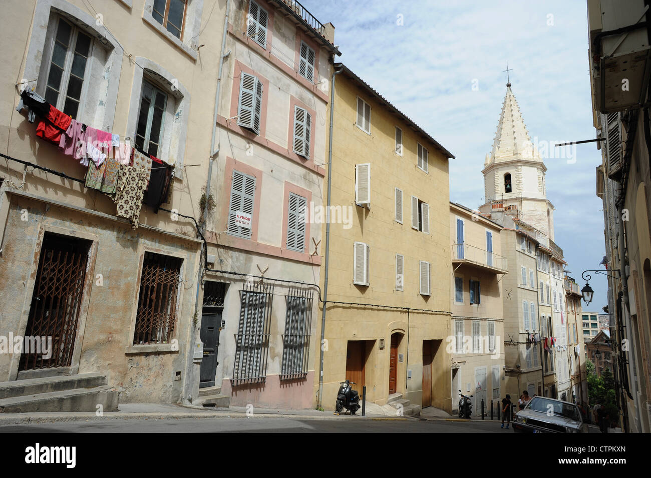 Street view in 'Le Panier', una delle zona più antica di Marsiglia, Francia Foto Stock