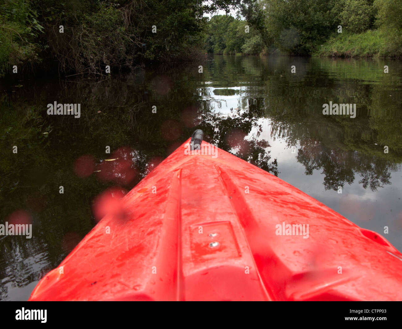 In canoa sul fiume nel Regno Unito Foto Stock