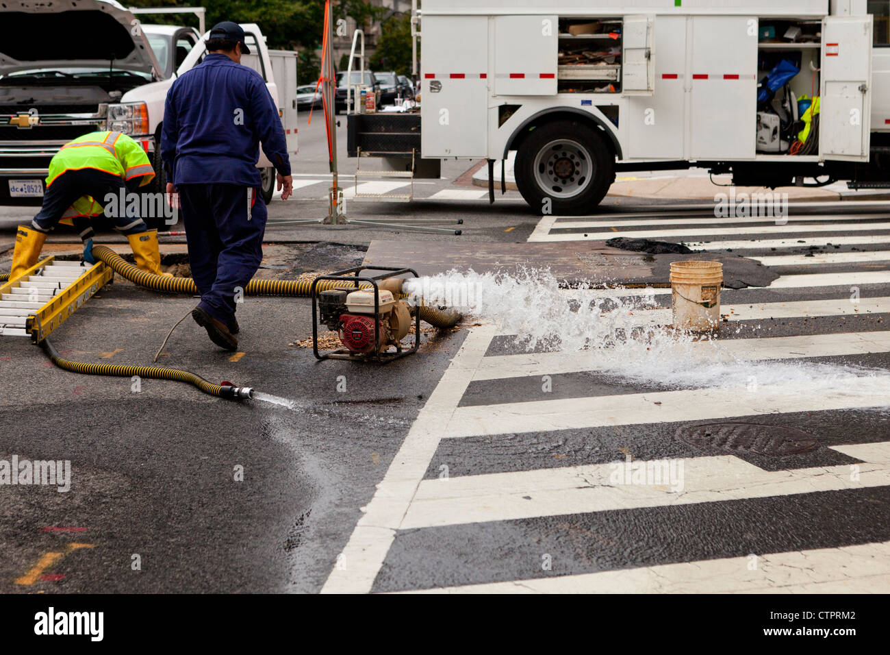 Un motorizzato pompa acqua utilizzata nel sistema fognario Foto Stock