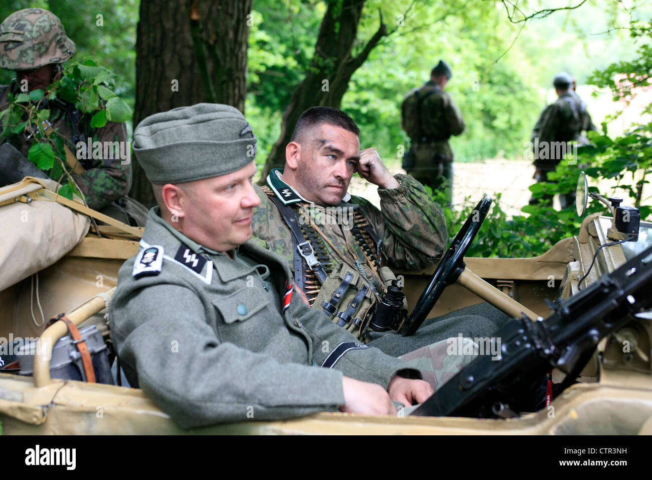 Attori vestiti come Waffen-SS soldati a WW2 rievocazione storica weekend Foto Stock