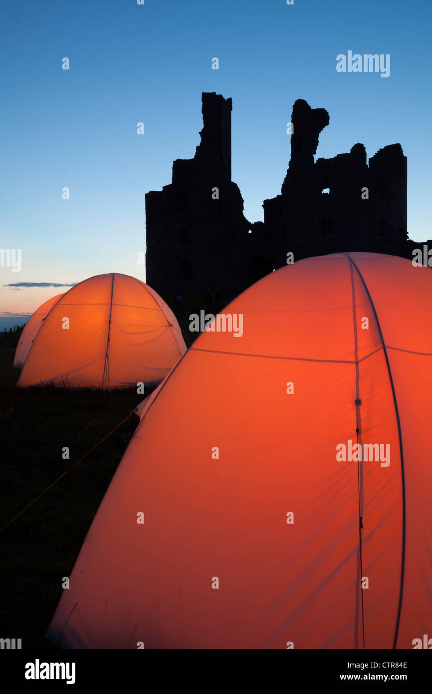 Accampamento della Pace presso il castello di Dunstanburgh, Northumberland Foto Stock