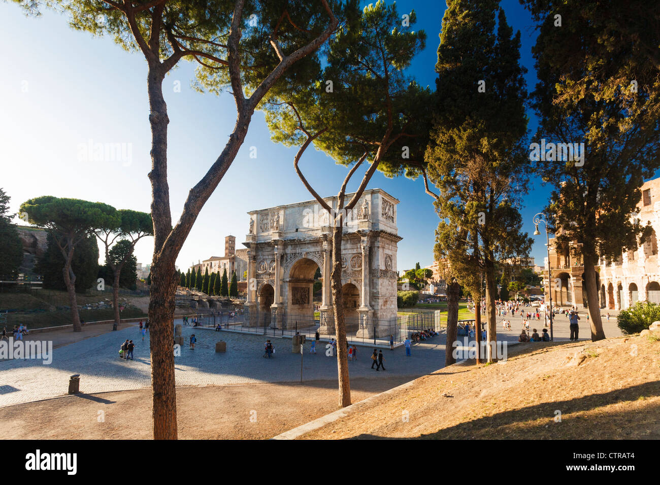 Constantin's Arch vicino al Colosseo a Roma, Italia Foto Stock