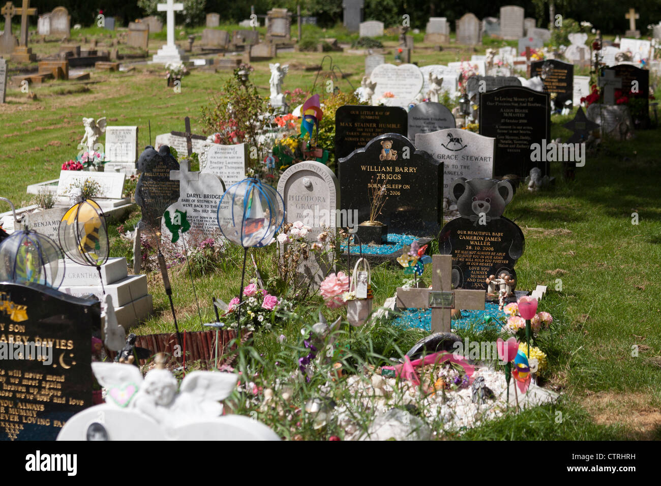 Area della Chiesa Warblington cimitero riservato per le tombe dei bambini Foto Stock