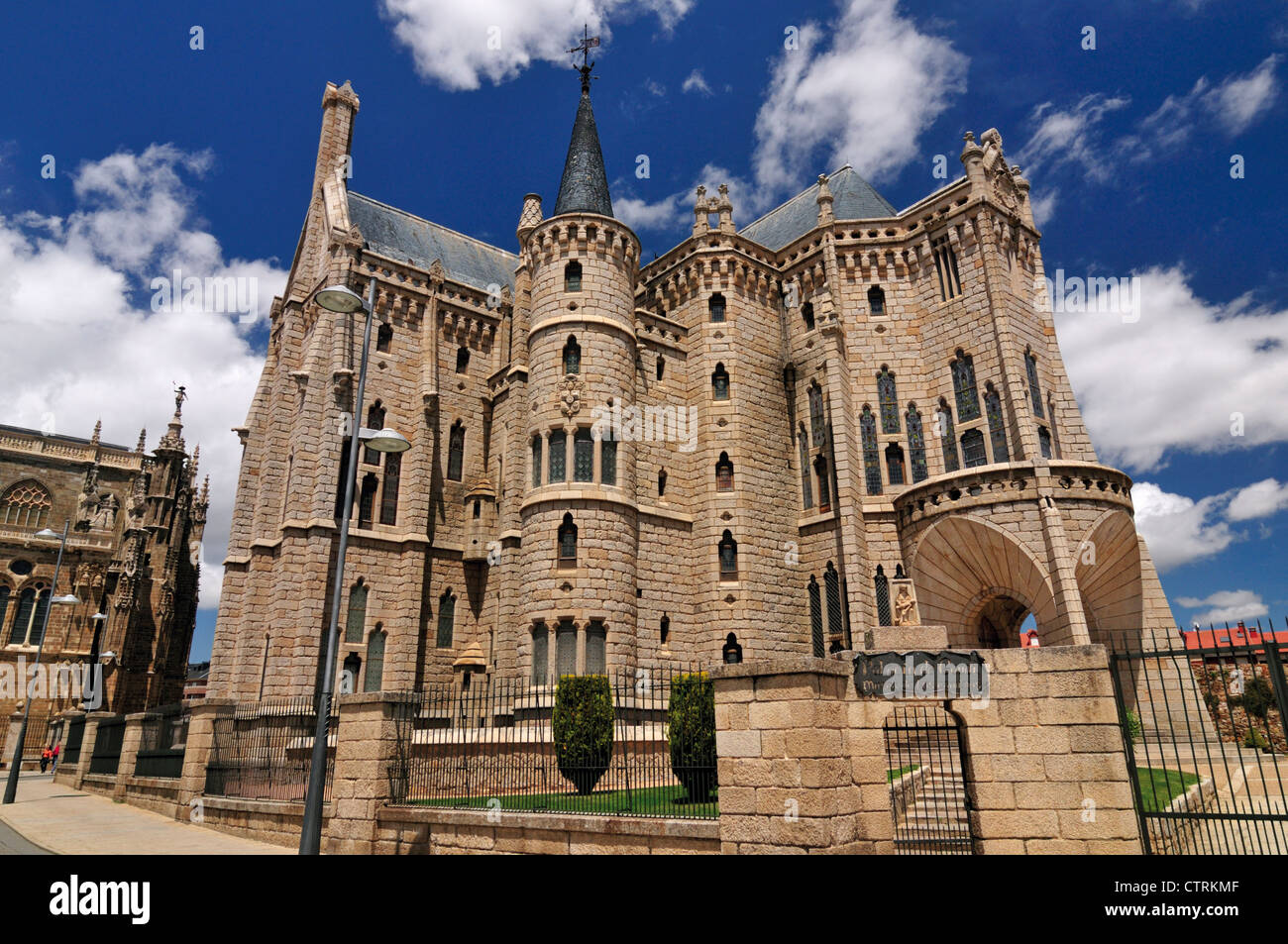 Spagna, Astorga: Palazzo del Vescovo di Antonio Gaudí Foto Stock