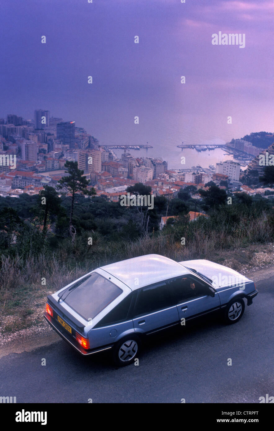 1982 Vauxhall Cavalier SRI su una strada sopra Monte Carlo Monaco Foto Stock 1982 Vauxhall Cavalier SRI su una strada sopra Monte Carlo Monaco Foto Stock