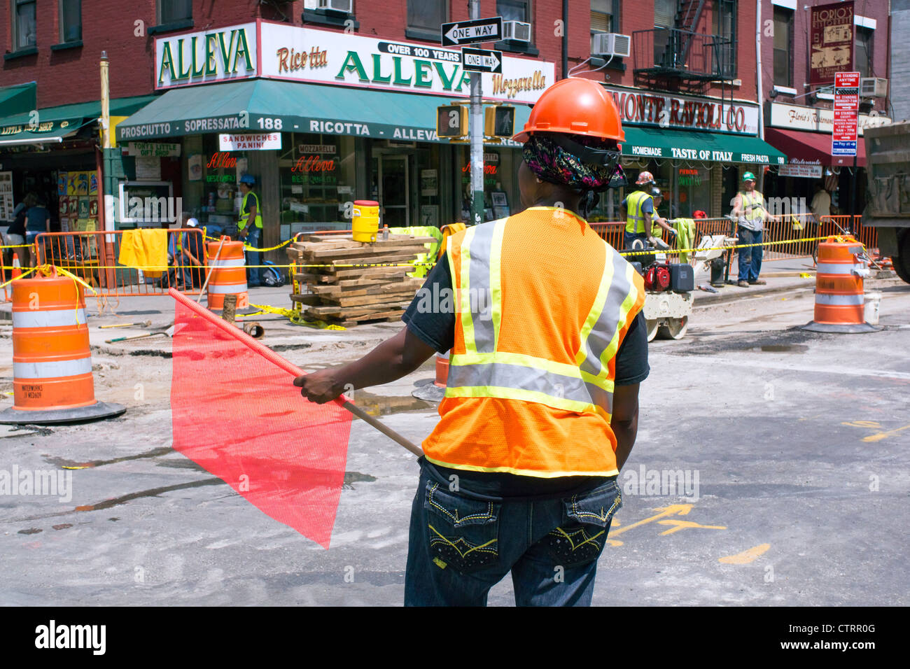 Lavoratori edili Costruzione di un'intera nuova infrastruttura sotto le strade di Manhattan per la DDC in NYC Foto Stock
