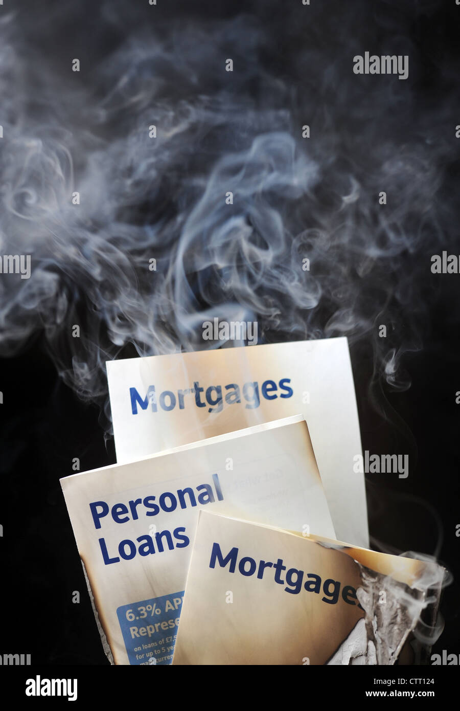 Il fumo la masterizzazione di mutui e prestiti volantini RE prestiti mutui casa DEI REDDITI ACQUIRENTI HOME HOMEOWNERS DOTAZIONI INTERESSE REGNO UNITO Foto Stock