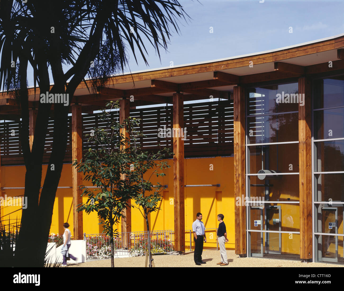 Beaulejour centro sportivo passerella arancione con struttura ad albero Foto Stock