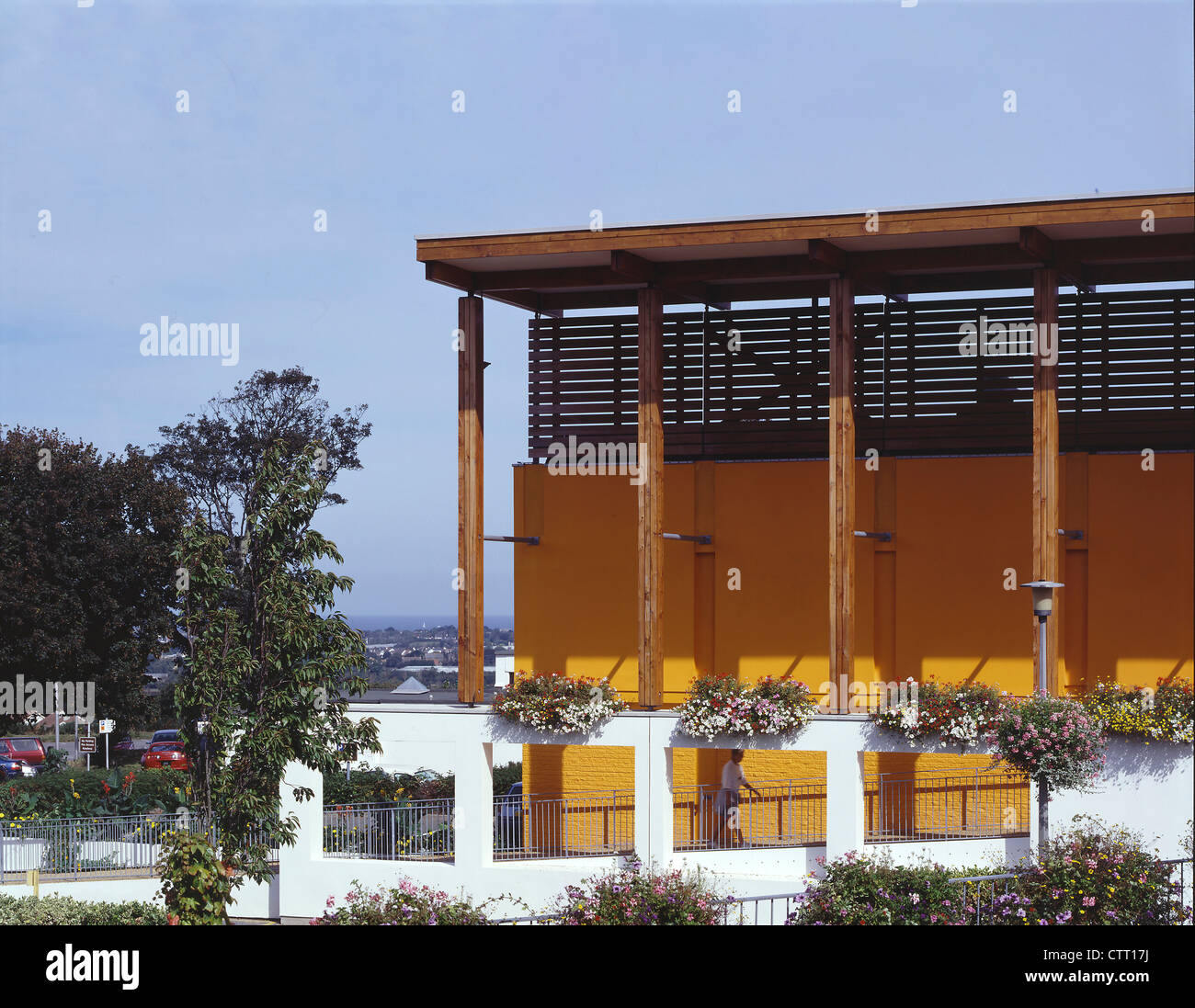 Beaulejour centro sportivo nel complesso del marciapiede con alberi Foto Stock
