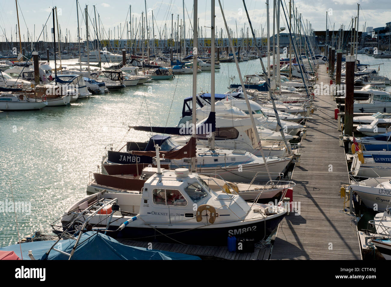Barche e yacht in Brighton Marina, Brighton East Sussex, England, Regno Unito Foto Stock