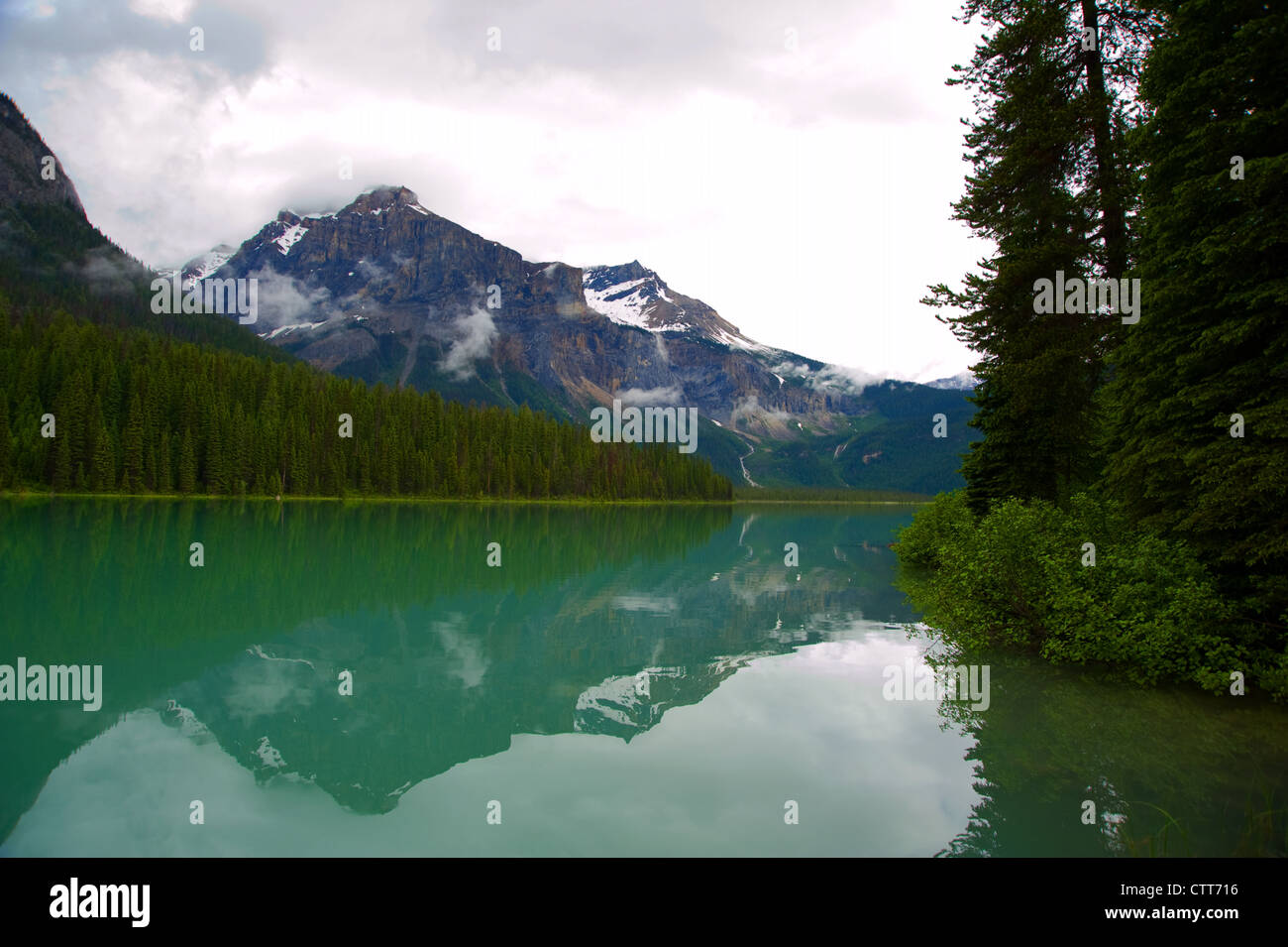 Il Lago di Smeraldo Parco Nazionale di Yoho Alberta Canada Foto Stock