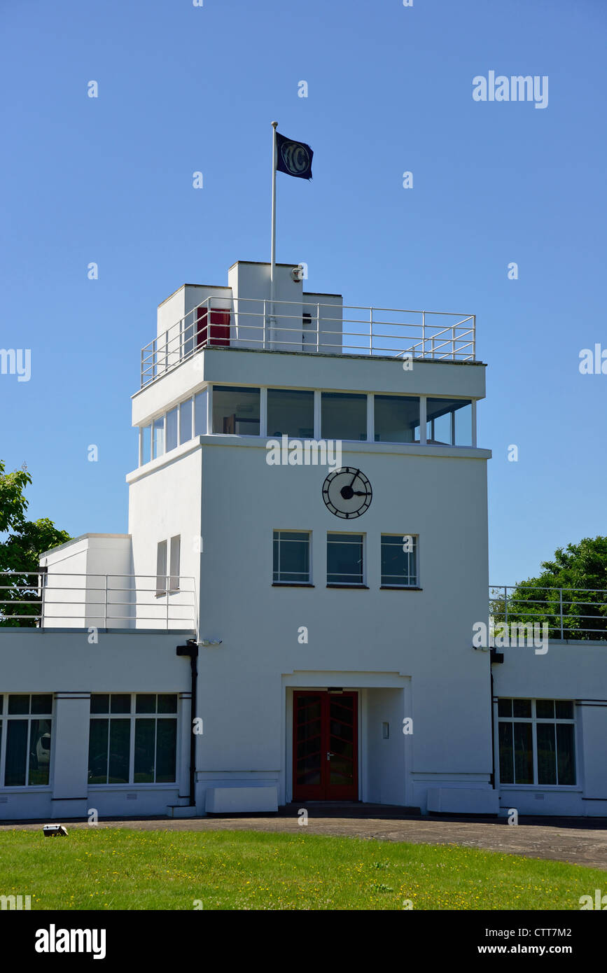 Ex art deco, airfield torre di controllo (ora uffici), Brooklands, Weybridge, Surrey, England, Regno Unito Foto Stock