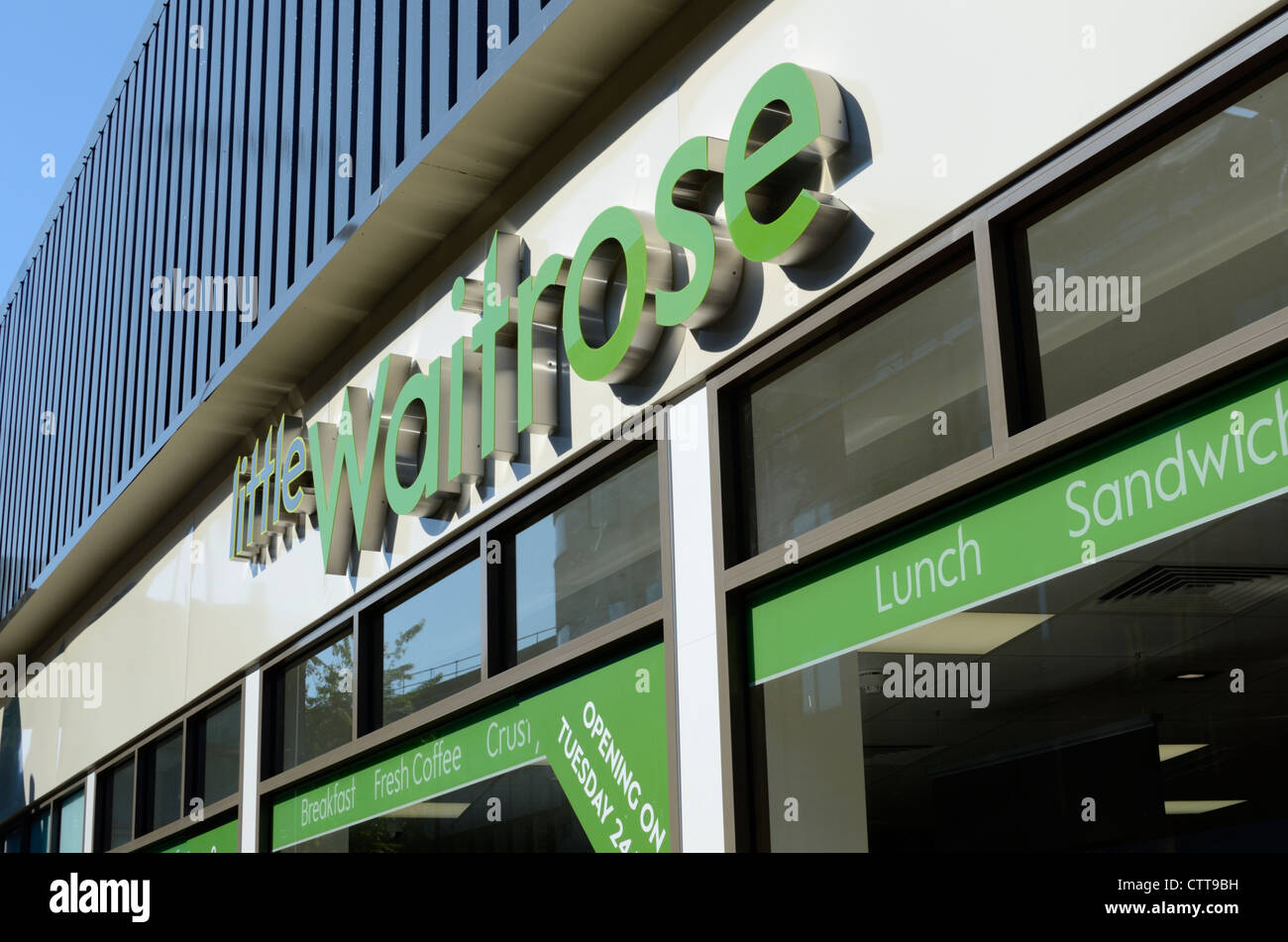 Piccolo supermarket Waitrose store, Holloway Road, London, Regno Unito Foto Stock