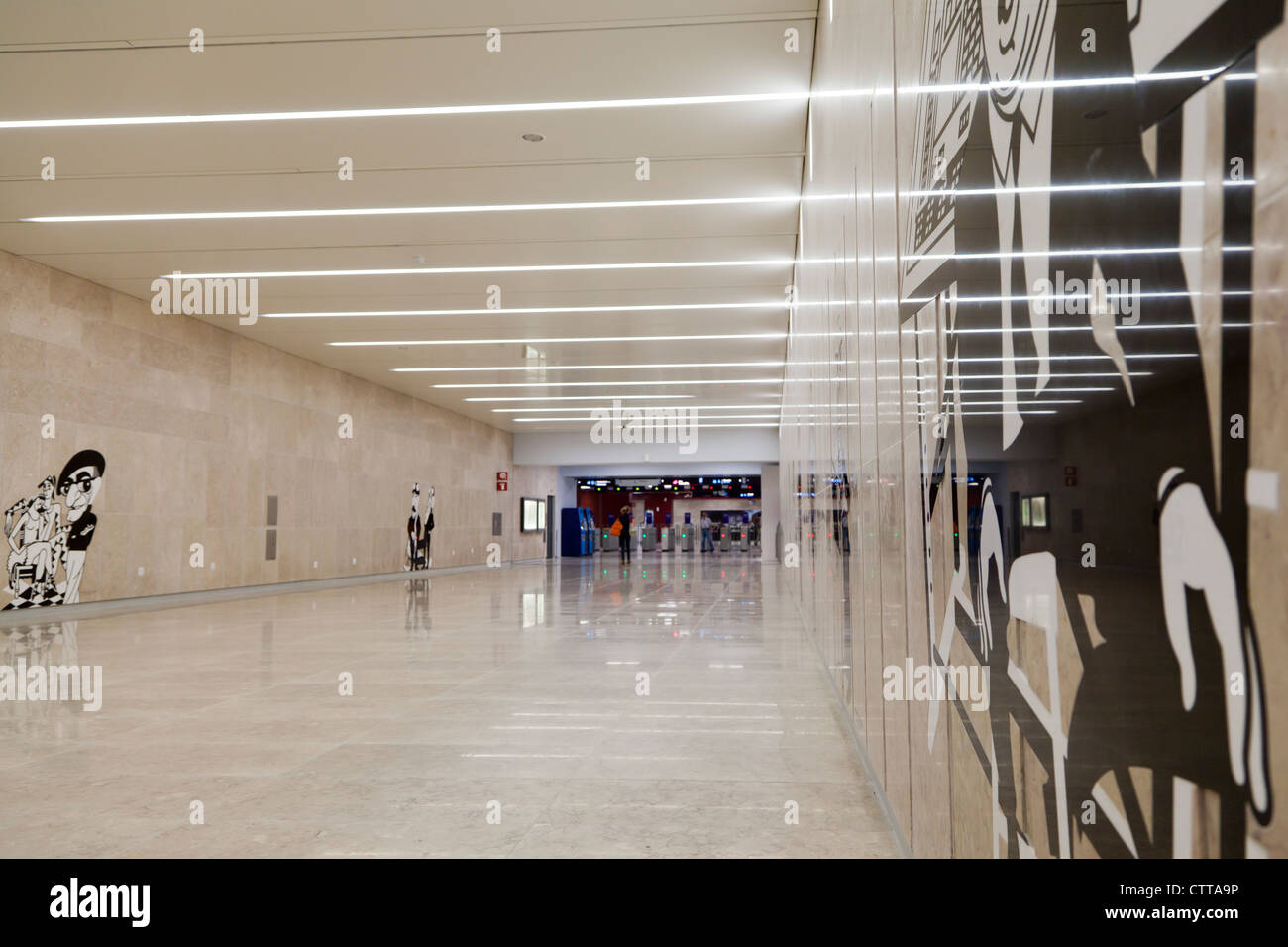 Aeroporto di Lisbona stazione della metropolitana ha aperto di recente nel luglio 2012 che collega l'aeroporto alla capitale Portoghese del mozzo principale Foto Stock