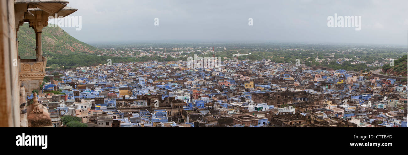 Bundi India Rajasthan villaggio turistico blu panoramica aria voyager case Foto Stock