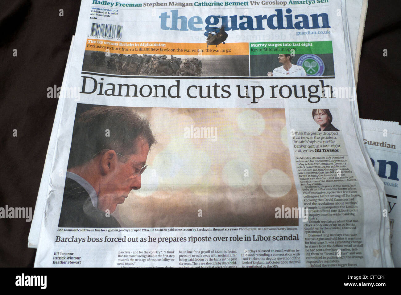 Barclays ex boss Bob Diamond titoli di giornale nel quotidiano Guardian il 4 luglio 2012 durante il Libor scandalo bancario Londra Inghilterra REGNO UNITO Foto Stock