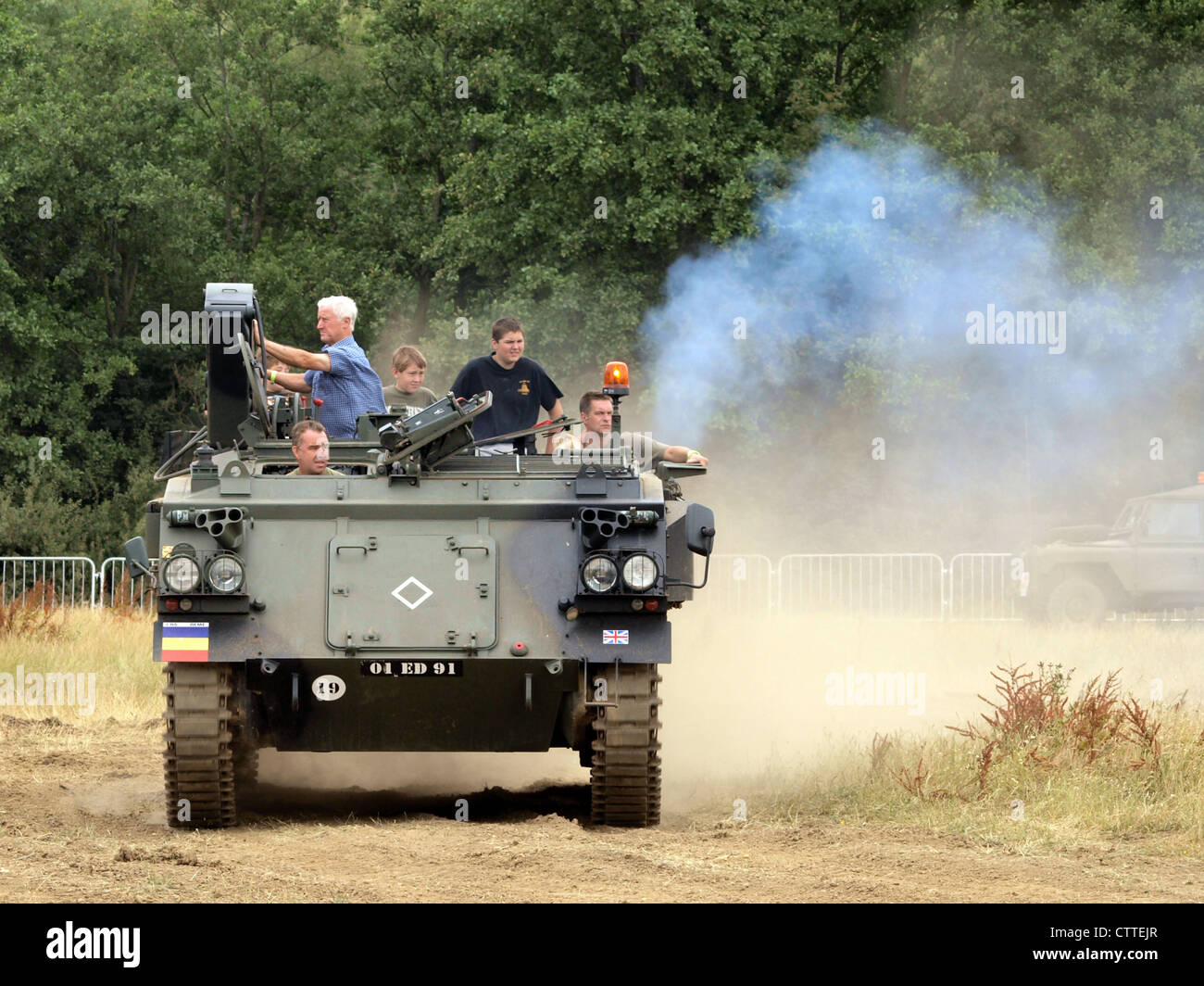 Il veicolo FV434 è un veicolo militare blindato progettato per il supporto sul campo di battaglia. Fornisce funzionalità di riparazione e manutenzione per operazioni militari, dotate di strumenti e apparecchiature di recupero. Foto Stock