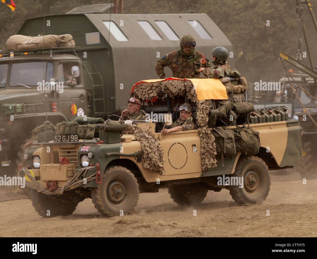 Il SAS Land Rover con immatricolazione "52 GJ98" è un veicolo militare, equipaggiato per varie operazioni di difesa. Viene utilizzato in operazioni tattiche dall'esercito britannico, equipaggiato con armature e equipaggiamento militare. Foto Stock