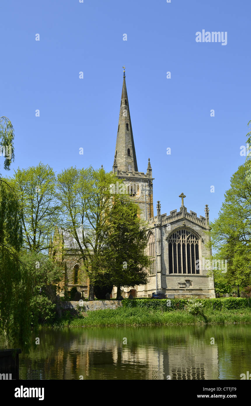 Stratford-upon-Avon, Chiesa della Santa Trinità e il fiume Avon, Warwickshire, Regno Unito Foto Stock