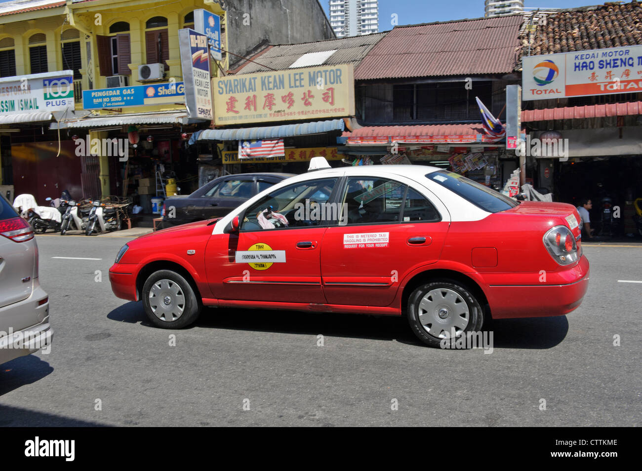 Taxi rossi, Georgetown, Penang, Malaysia. Foto Stock