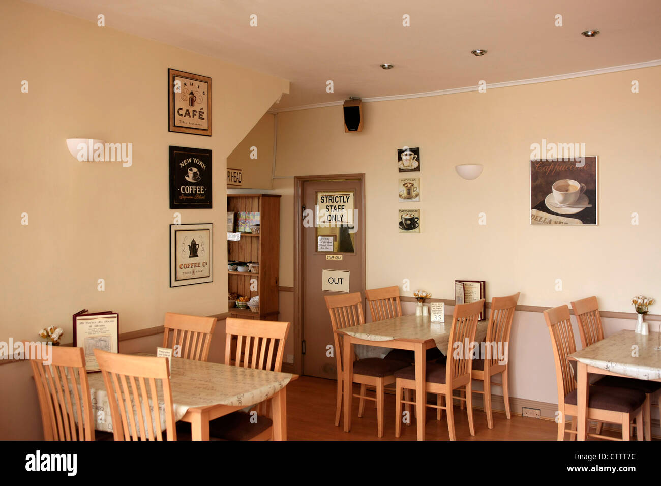 Interno di un ristorante cafe su una tranquilla giornata Foto Stock
