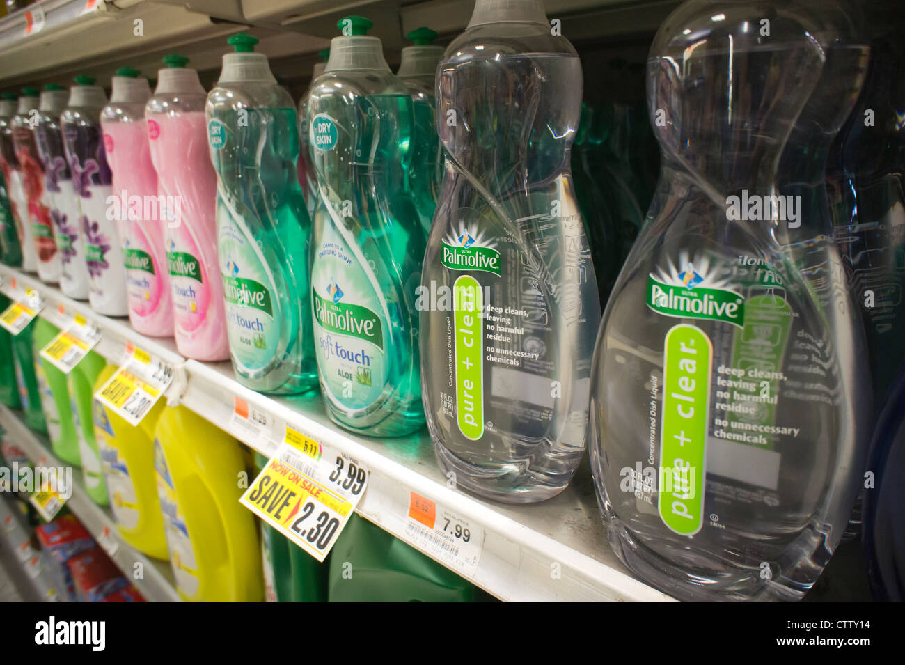 Bottiglie di Palmolive lavastoviglie sapone liquido Foto stock - Alamy