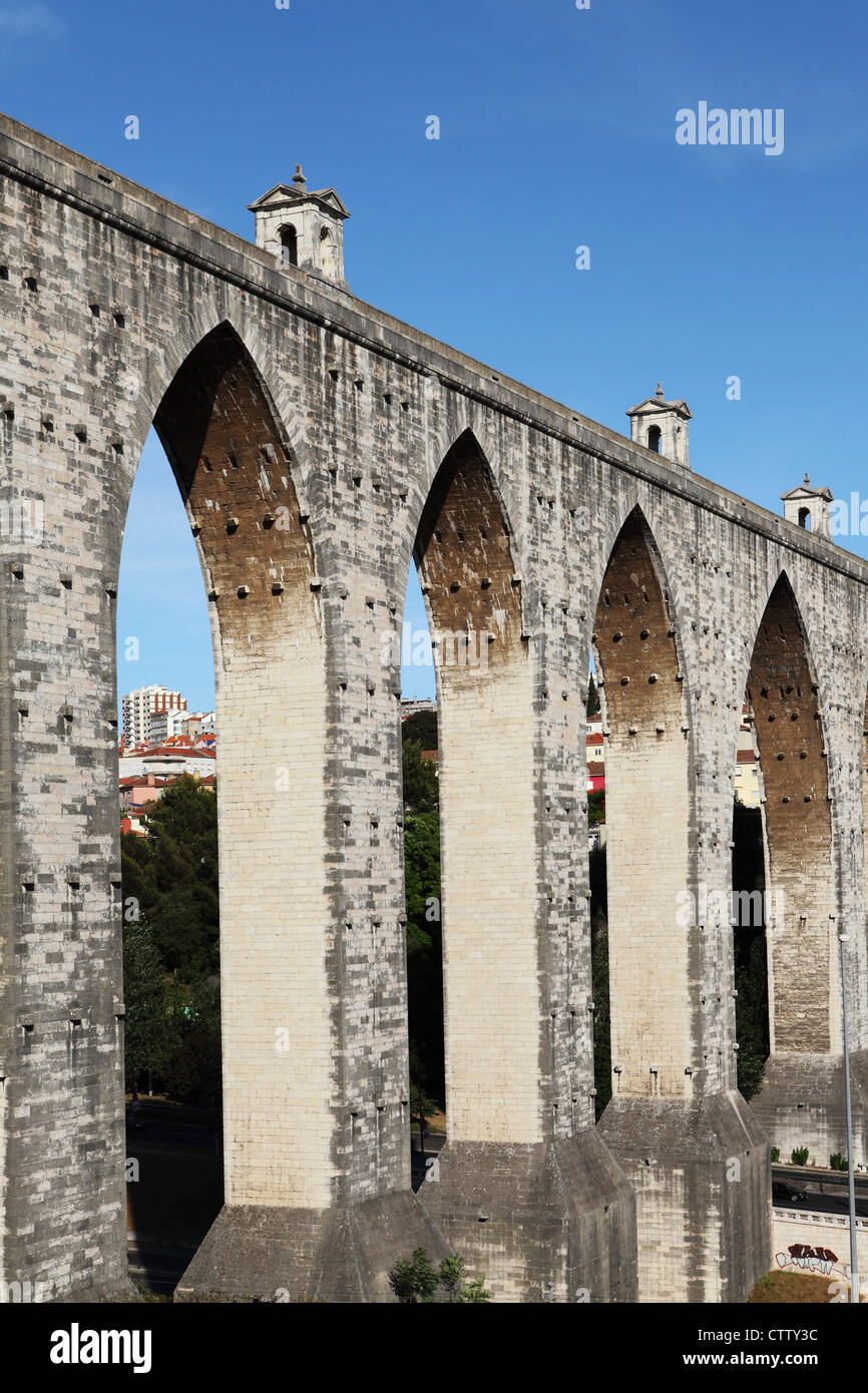 L'(Aqueduto das Aguas Livres) a Lisbona, Portogallo. Foto Stock