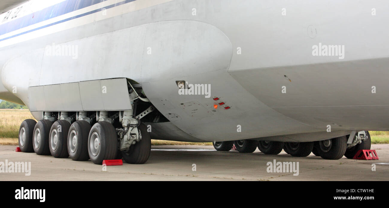 Antonov un-124 'Ruslan'. il sottocarro Foto Stock