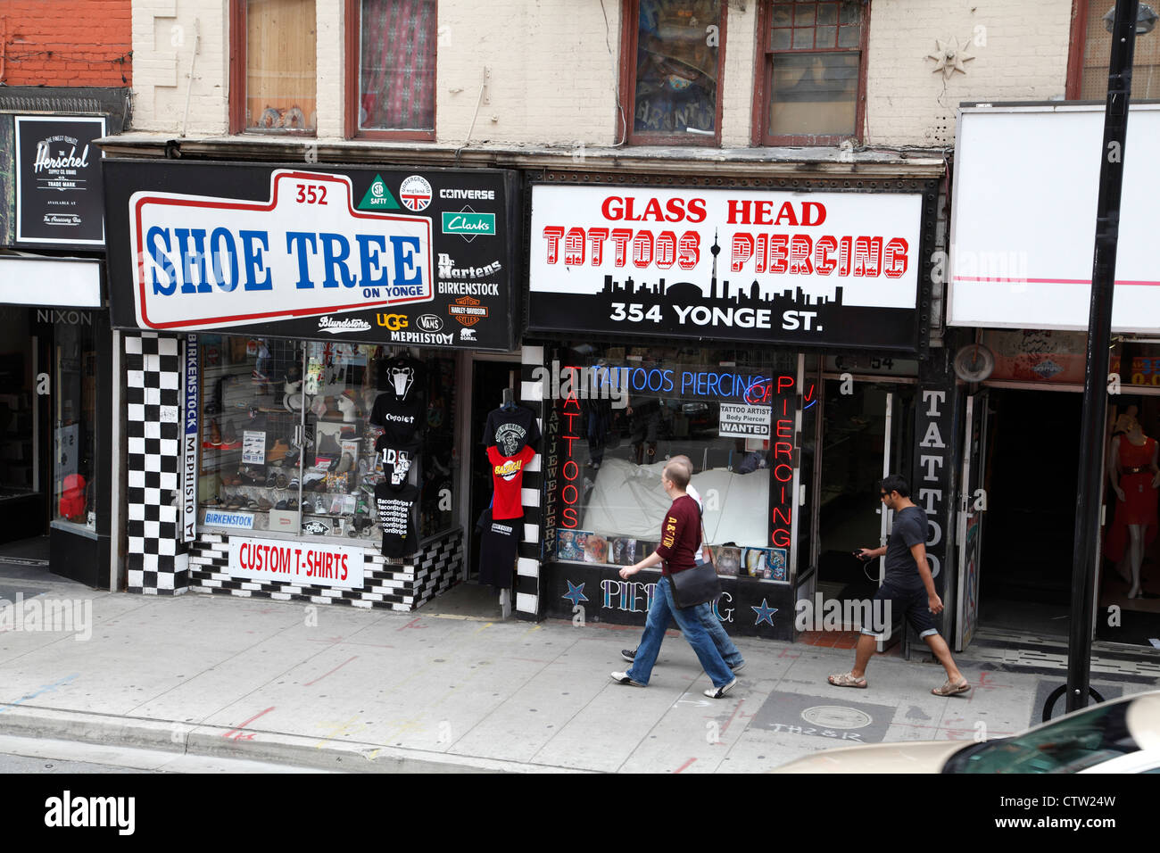 Giugno 2012 Toronto, privatamente posseduto negozi su Yonge Street a Toronto in Canada Foto Stock