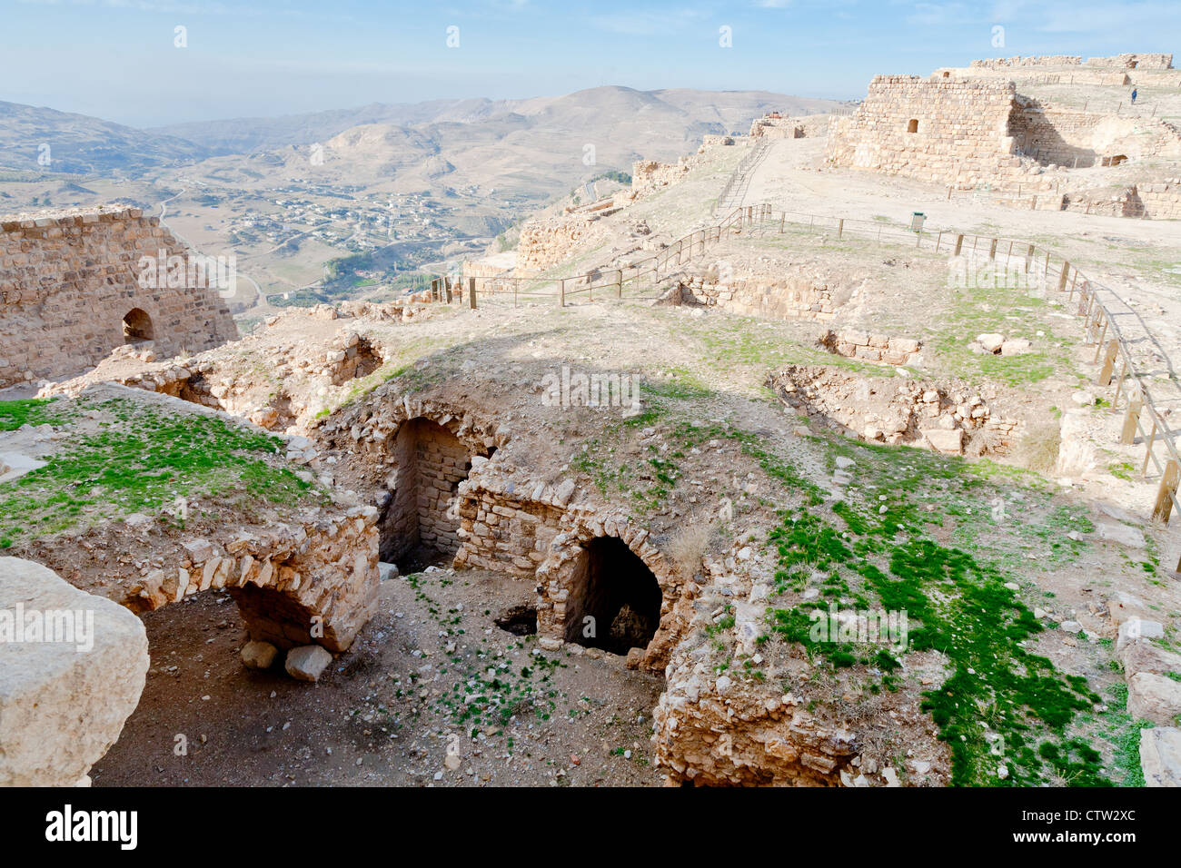 Vista sulla corte superiore dell antico castello Kerak, Giordania Foto Stock