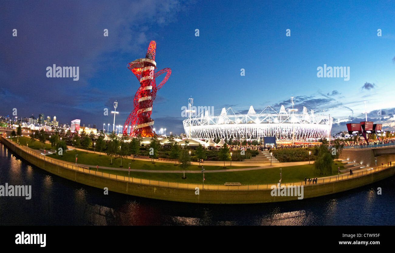 Crepuscolo presso il Parco Olimpico 2012 Olimpiadi di Londra Foto Stock