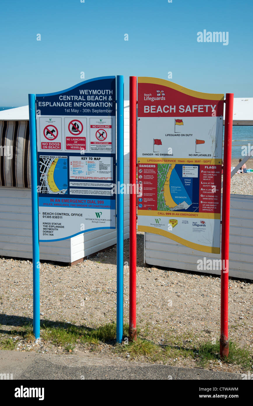 Spiaggia segni sulla spiaggia centrale di Weymouth Dorset, England, Regno Unito Foto Stock