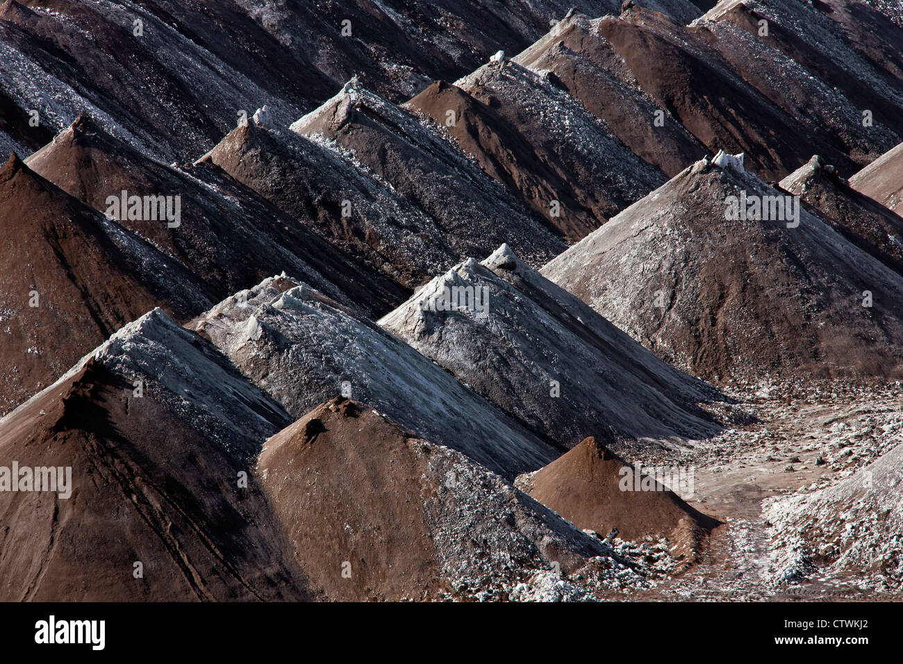 Il bottino dei cumuli da estratto carbone marrone / lignite in miniera a cielo aperto, Sassonia-Anhalt, Germania Foto Stock