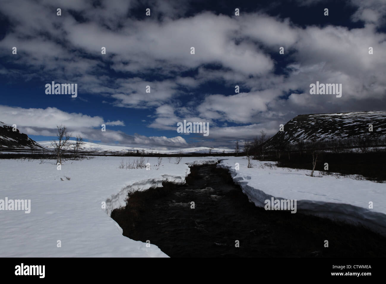 Nel fiume Sarek ai primi di giugno Foto Stock