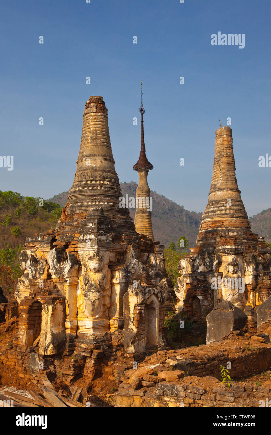NYAUNG OHAK e SHWE INN THEIN sono situati a INDEIN e sono luoghi di culto Buddhista - Lago Inle, MYANMAR Foto Stock