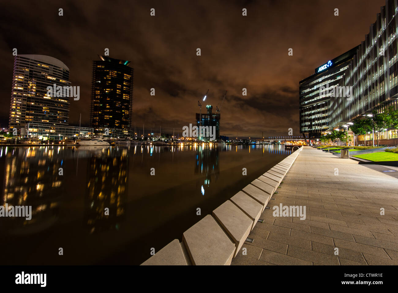 Terre Dock precinct Melbourne Victoria Australia è una scatola mista spettacoli dal vivo, area di negozi e ristoranti. Foto Stock