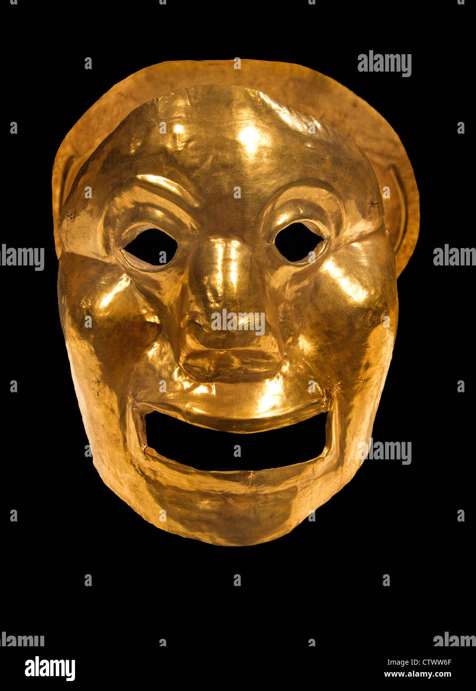 Maschera Funeraria 5th-secolo a.c. Colombia Calima ( Ilama ) Gold H. 7 x W. 6 1/4 in. (17,8 x 15,9 cm) colombiano Foto Stock