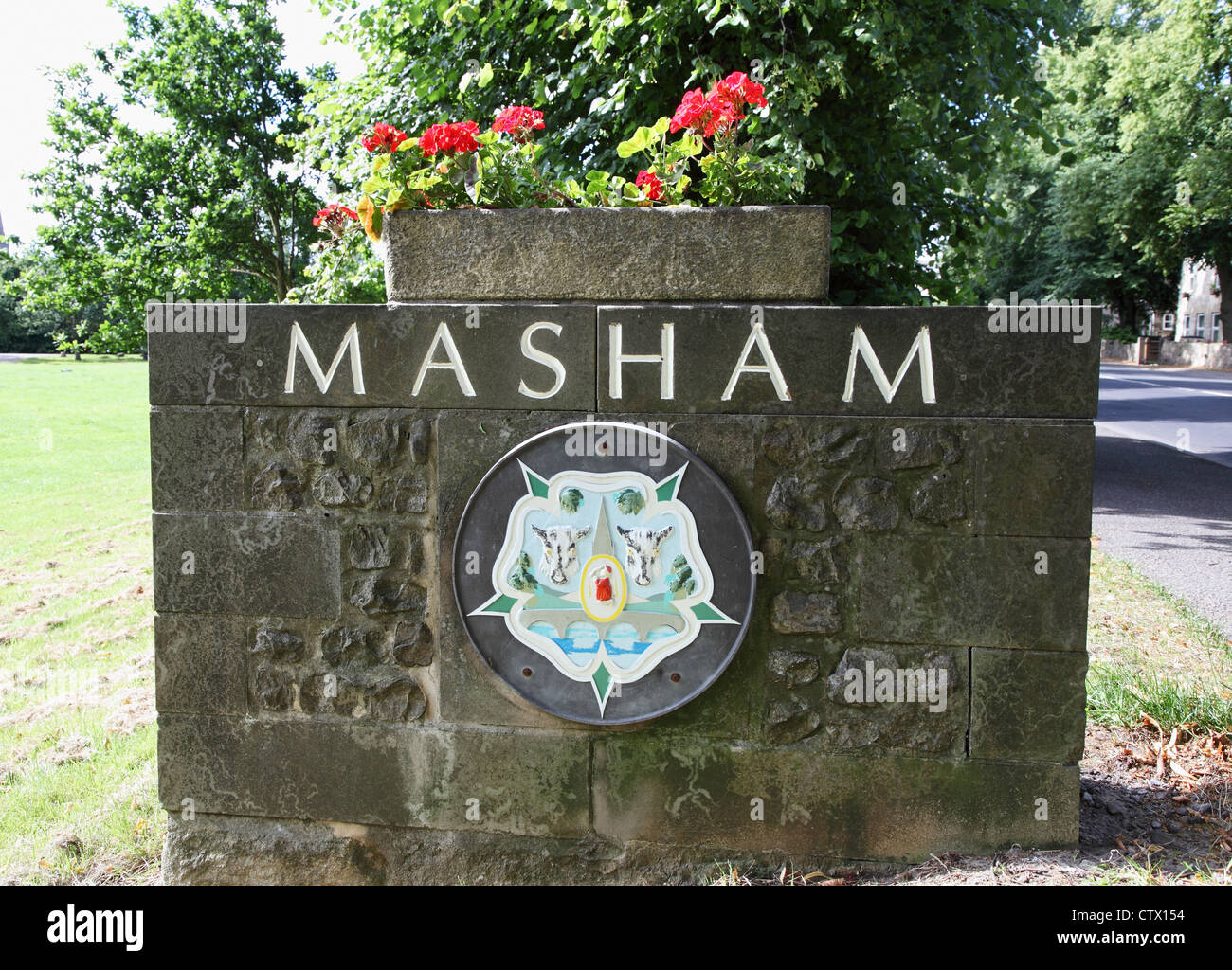 Villaggio o città segno di Masham, nello Yorkshire, Inghilterra, Regno Unito Foto Stock