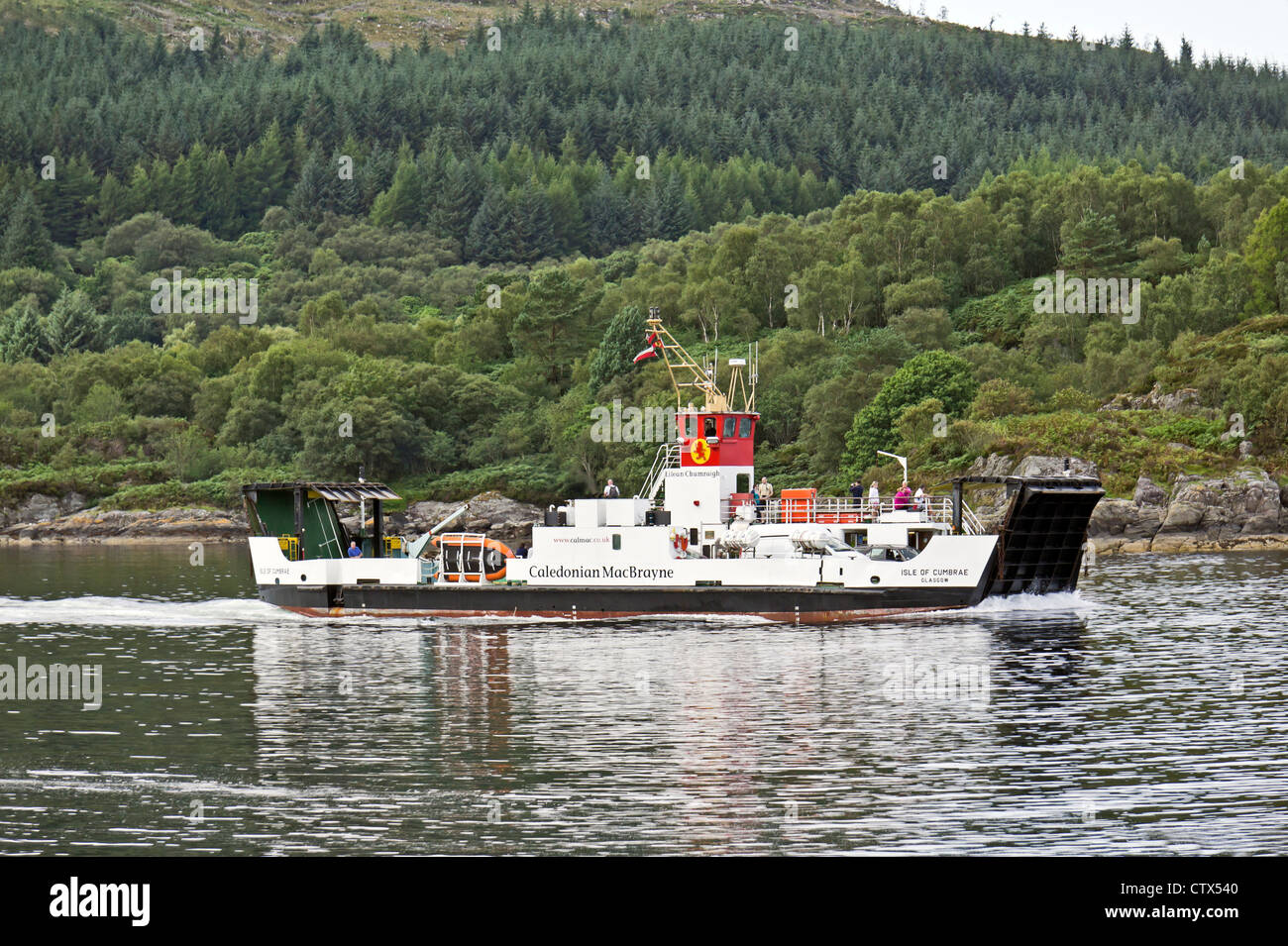 Traghetto CalMac Isle of cumbrae lasciando Tarbert su Kintyre a Portavadie in Argyll and Bute Scozia Scotland Foto Stock