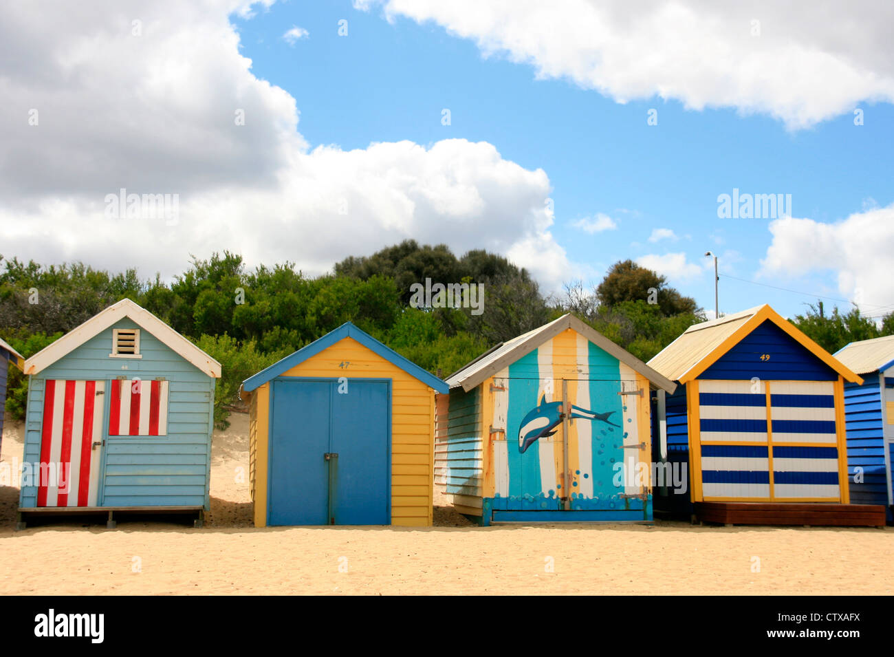 Ombrelloni sulla spiaggia di Brighton, Melbourne, Australia Foto Stock