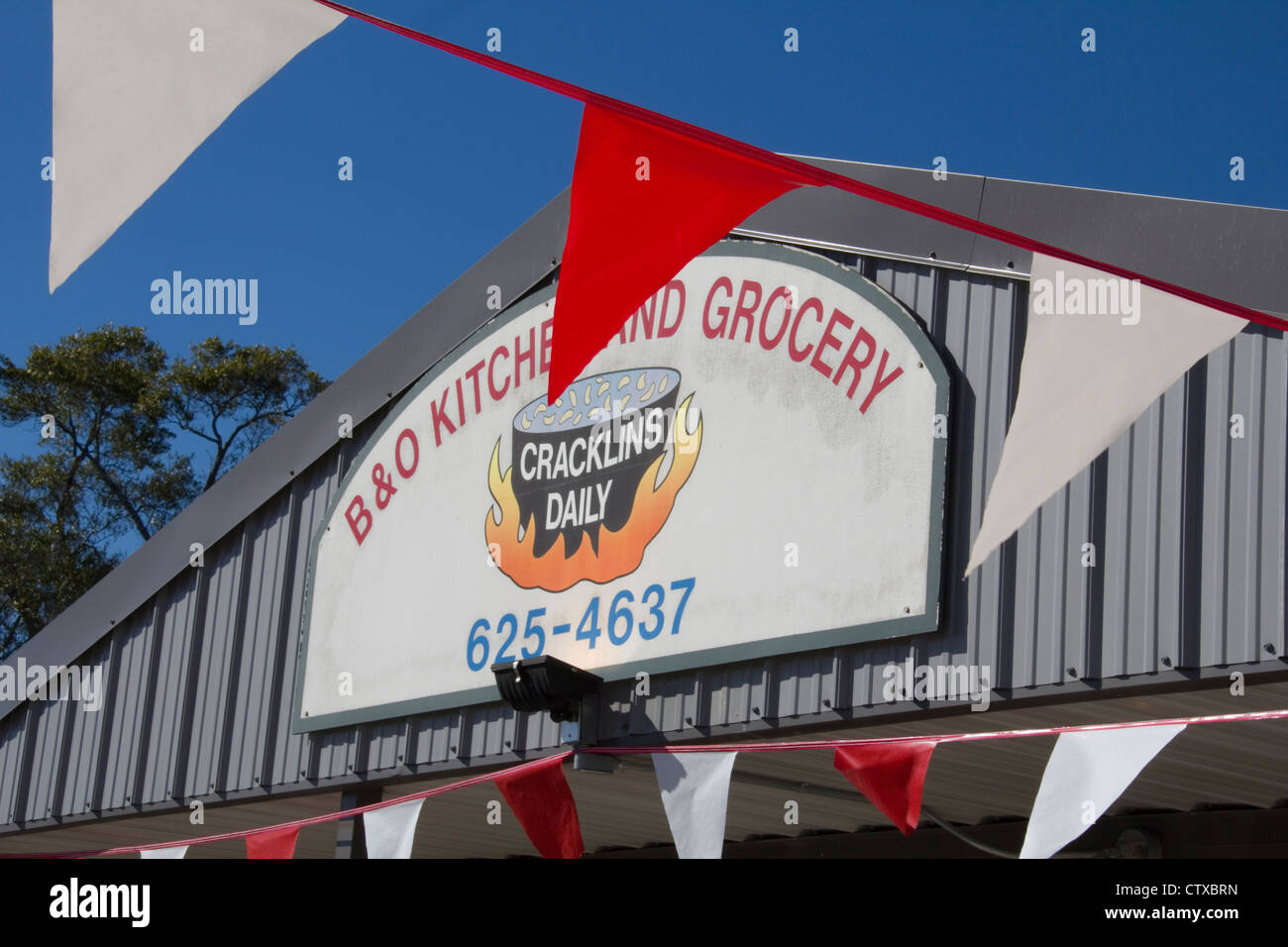 B&O Cucina & negozio di generi alimentari è un popolare fonte per tali piaceri Cajun come salsiccia Boudin, cracklins e tasso, Lake Charles, LA, Stati Uniti d'America. Foto Stock