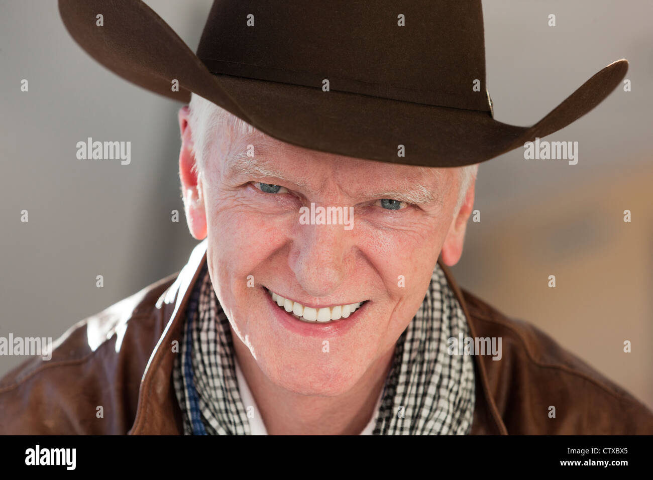Ritratto di un uomo con western hat e abbigliamento Foto Stock