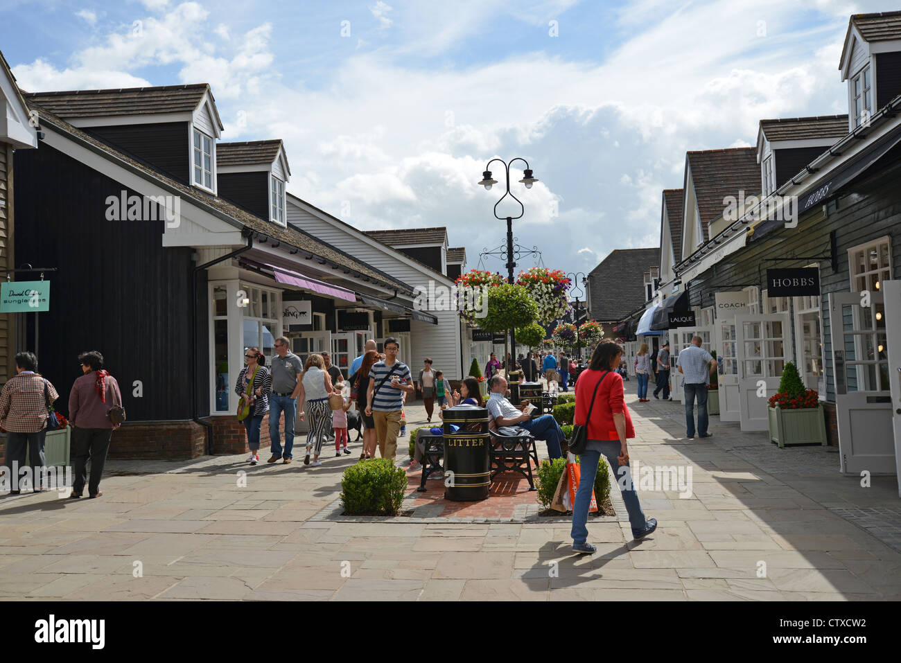 Il Villaggio di Bicester Outlet Shopping Centre, Bicester, Oxfordshire, England, Regno Unito Foto Stock