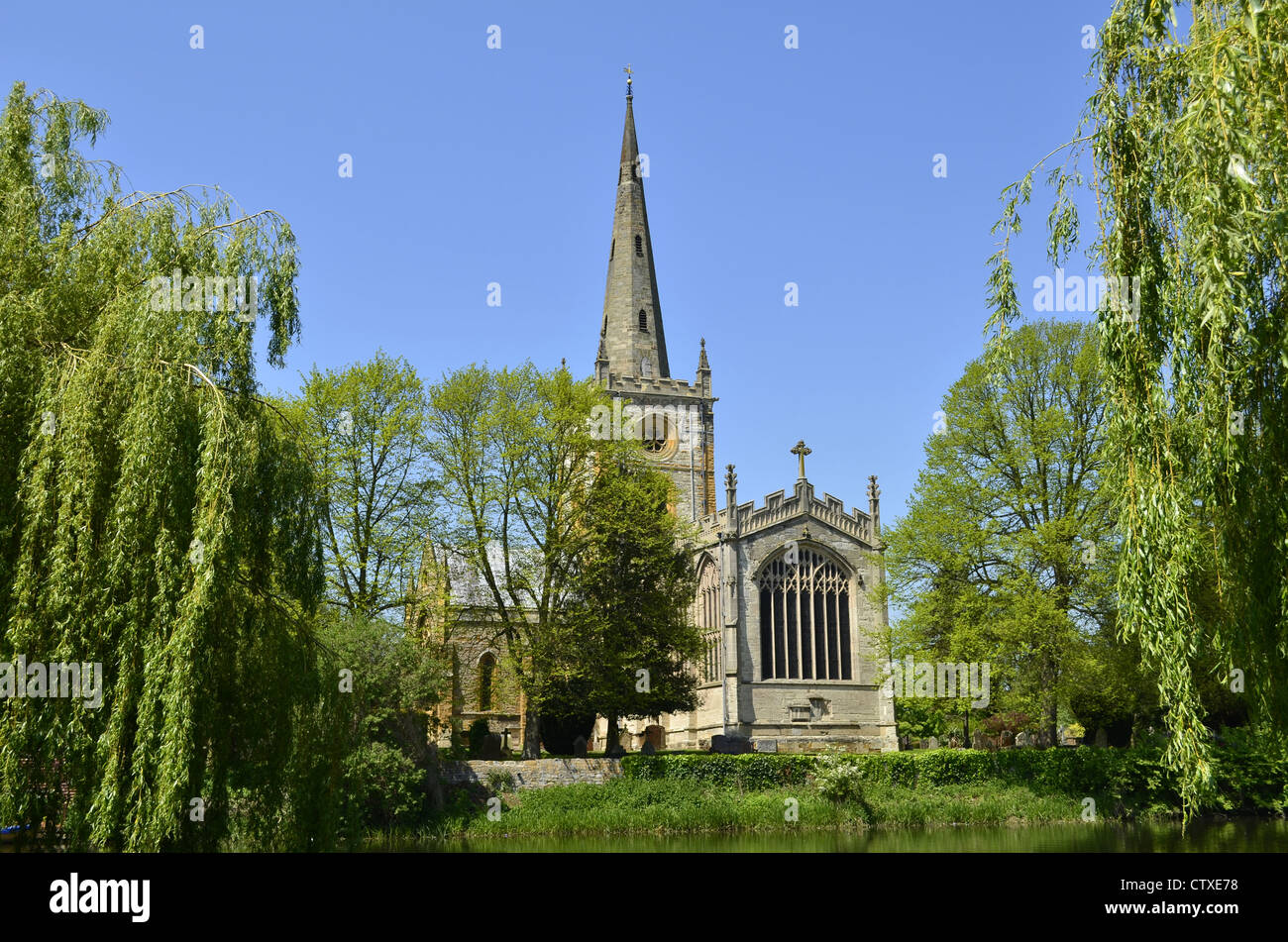 Stratford-upon-Avon, Chiesa della Santa Trinità e il fiume Avon, Warwickshire, Regno Unito Foto Stock