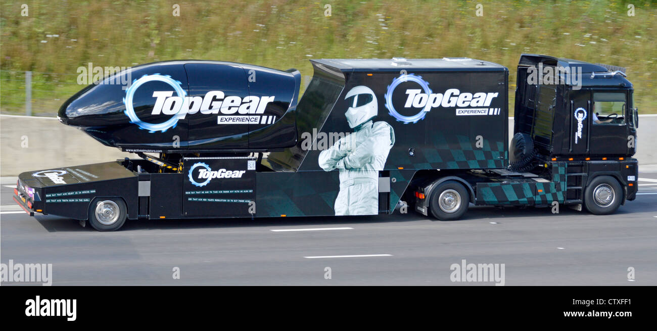 Top Gear" mobile costruito a scopo rimorchio specializzato progettazione e hgv autocarro autocarro percorrendo l autostrada M25, Essex England Regno Foto stock - Alamy