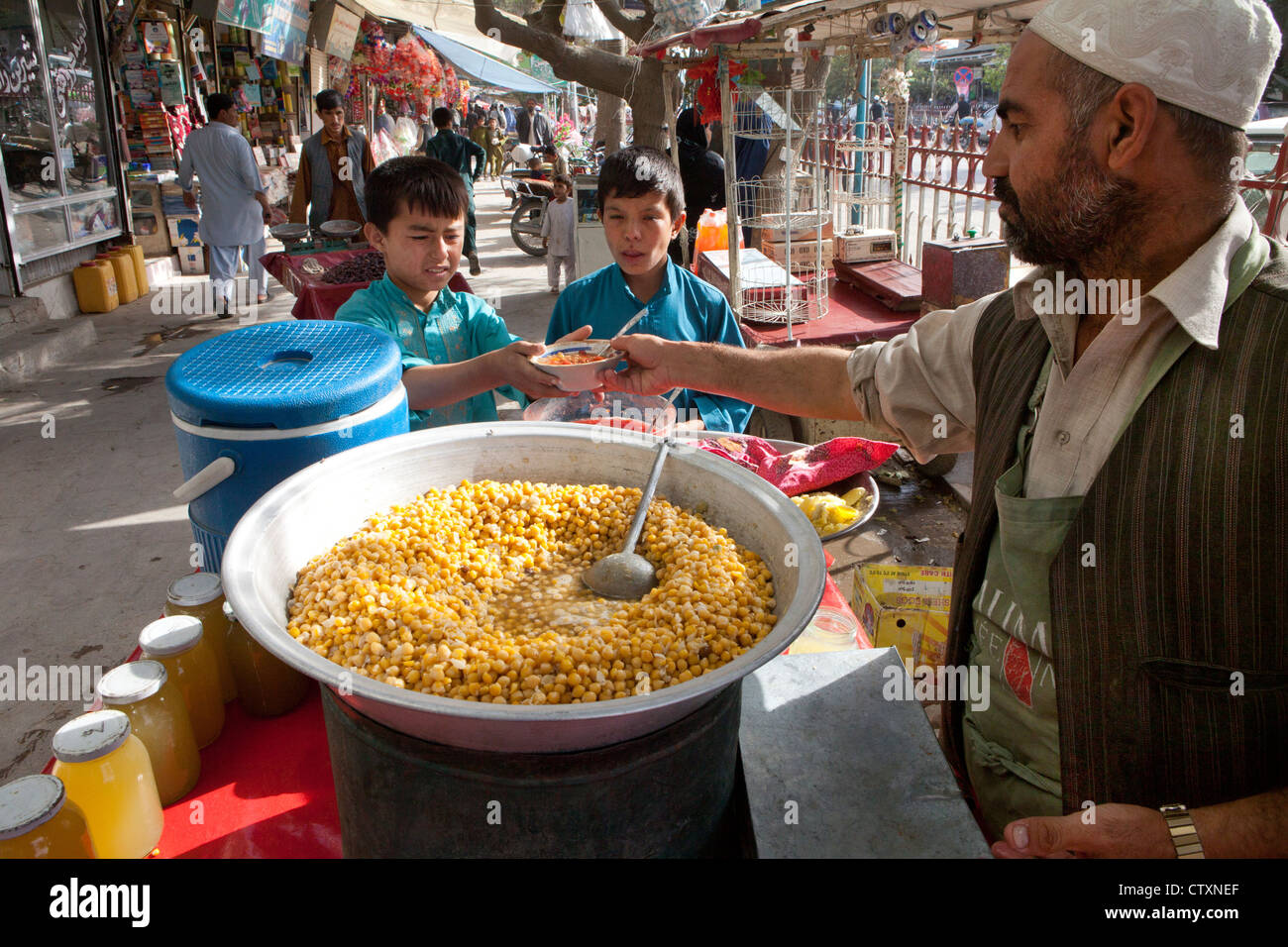 Bazaar nel centro città di Kunduz, Afghanistan Foto Stock