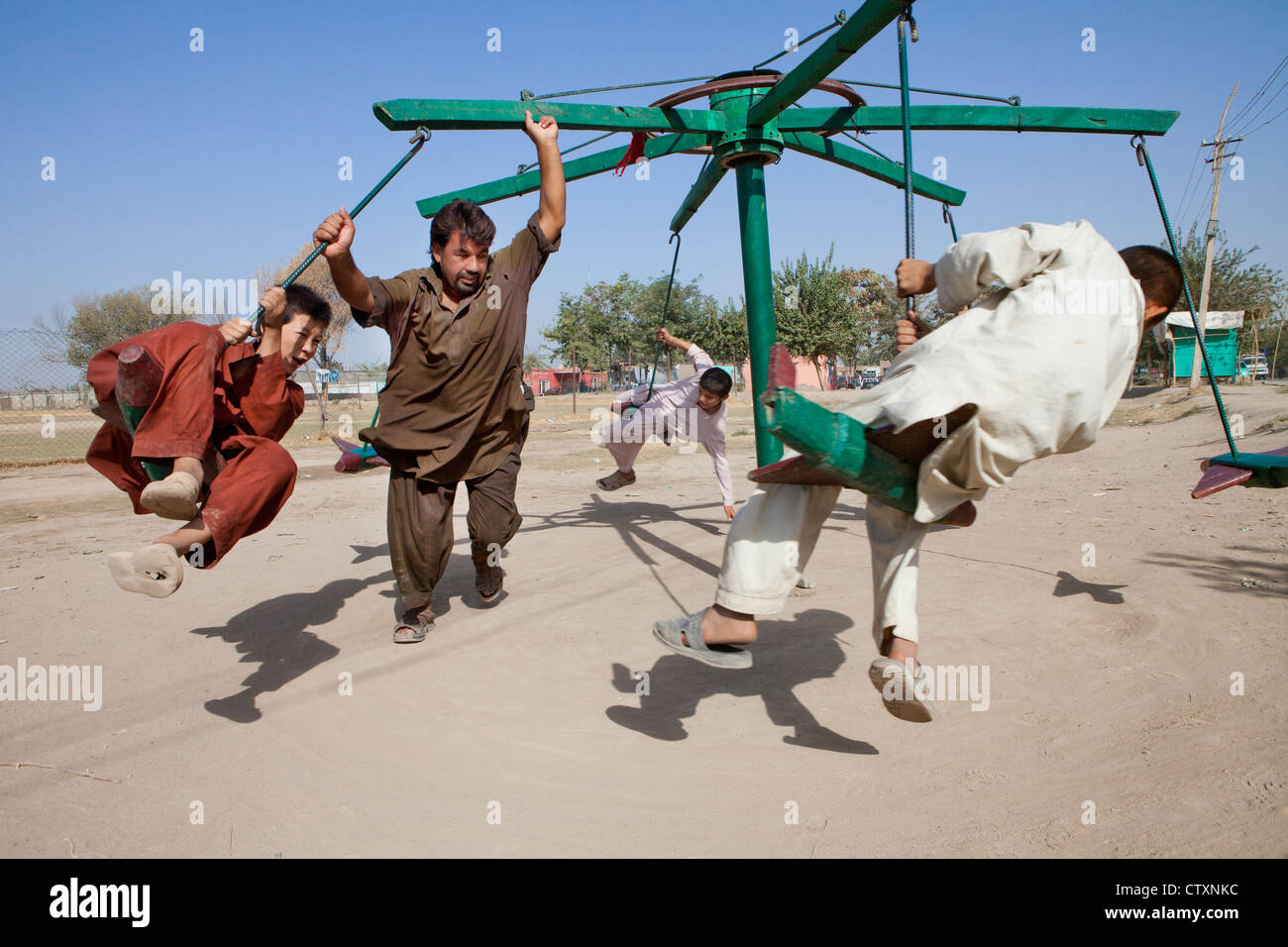 Fiera del divertimento nella città di Kunduz, Afghanistan Foto Stock